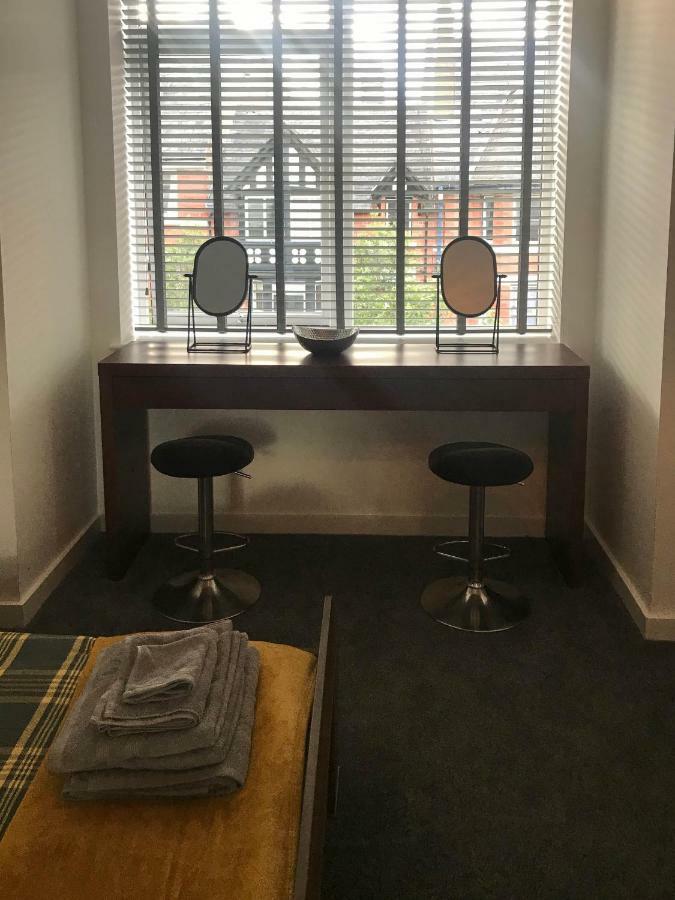 Luxury 1 Bed Apartment In City Centre With Parking Chester Exterior foto
